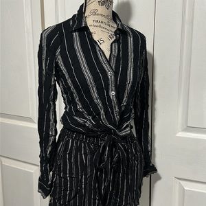 Hollister Young Women's Twist Long Sleeve Top.